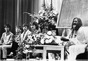 01228 Gallery: The Beatles first meeting with Maharishi Mahesh Yogi. Hilton Hotel, London