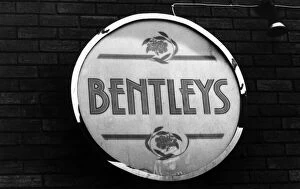 Images Dated 9th January 1990: Bentley s, Nightclub, Newcastle, 9th January 1990