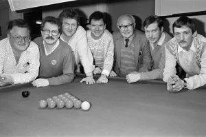 Images Dated 14th February 1991: The Berry Brown Liberal Club snooker team, Armitage Bridge, 14th February 1991
