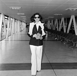 Images Dated 28th February 1978: Bianca Jagger leaving Heathrow Airport on Concorde for New York. 28th February 1978