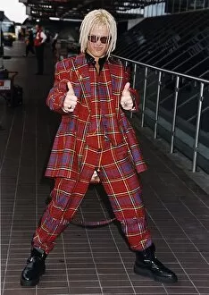 Images Dated 4th January 1996: Billy Idol Pop Singer Leaving Heathrow Airport for Paris where he is to do a show DBase