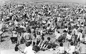 Blackpool Beach crowds of people pack the beach on a sunny day August 1981