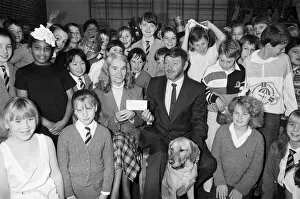 Images Dated 8th November 1989: Blind Kirklees councillor Stewart Heppleston (centre) presented a £