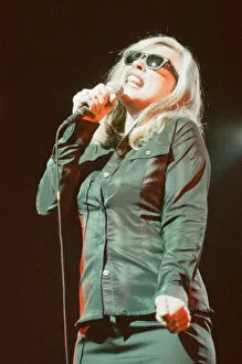 Images Dated 25th November 1998: Blondie appear at The Newport Centre Newport, Wales, United Kingdom
