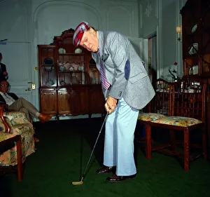 Bob Hope playing golf in hotel October 1984 Bob Hope playing golf in hotel October 1984