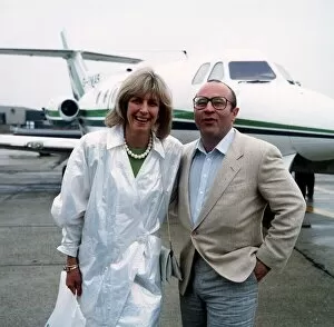 Images Dated 21st May 1986: Bob Hoskins Actor with his wife Linda after returning back from the Cannes Film Festival