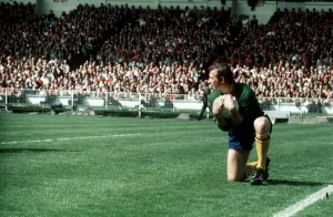 Bob Wilson FA Cup final 1971 Arsenal Liverpool football on knees holding ball to chest Bob Wilson FA Cup final 1971 Arsenal Liverpool football on knees holding ball to chest