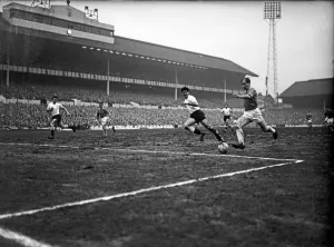 Striker Gallery: Bobby Charlton for Manchester United races into the 6 yard