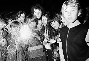 Images Dated 5th November 1975: Bonfire Night, Reading, Berkshire, November 1975
