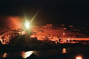 Images Dated 5th November 1997: Bonfire Night, Skinningrove, North Yorkshire, England, Wednesday 5th November 1997
