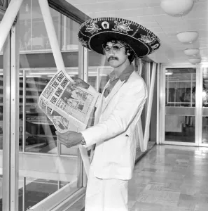 Boxer Carlos Palomino at London Airport. June 1976 Boxer Carlos Palomino at London Airport. June 1976