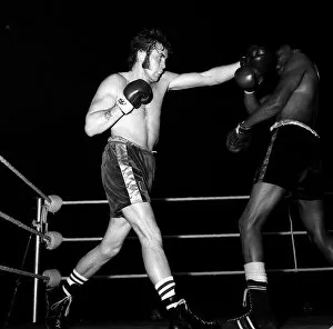 Images Dated 26th September 1972: Boxing Chris Finnigan v Bob Foster in September 1972