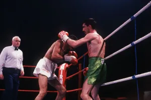Images Dated 17th March 1990: Boxing flyweight title fight 1990. Dave McAuley v Louis Curtis at Kings Hall