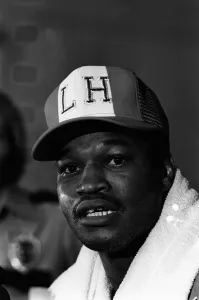 Boxing - Larry Holmes v Muhammad Ali ( Cassius Clay ) - 1980 Boxing - Larry Holmes v Muhammad Ali ( Cassius Clay ) - 1980