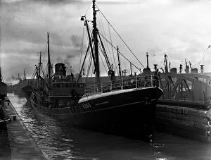 Trawler Collection: The Boyd Line Fleet sidewinder trawler Arctic Invader seen here leaving the St Andrews
