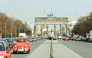 Images Dated 7th April 1995: Brandenburg Gate, Berlin, Germany, 7th April 1995