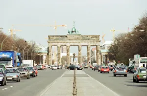 Images Dated 7th April 1995: Brandenburg Gate, Berlin, Germany, 7th April 1995