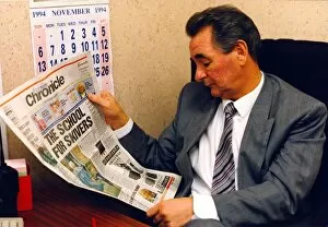Images Dated 22nd November 1994: Brian Clough reads a copy of the Evening Chronicle in Newcastle 22 November 1994
