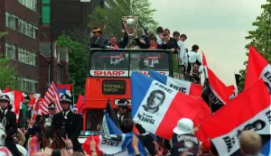 BRIAN KIDD AND SIR ALEX FERGUSON HOLD THE FA CUP ON THE BUS ON THEIR TRIP AROUND BRIAN KIDD AND SIR ALEX FERGUSON HOLD THE FA CUP ON THE BUS ON THEIR TRIP AROUND