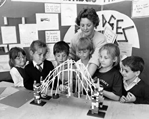 Images Dated 23rd June 1988: Bridge stresses, young engineering scientists from St Columba'