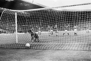 Images Dated 26th May 1983: Brighton & Hove Albion 0-4 Manchester United, 1983 FA Cup Final Replay at Wembley Stadium
