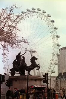 Images Dated 12th November 1999: British Airways London Eye Millennium Ferris Wheel Nov 1999 The giant ferris wheel
