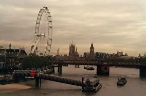 Images Dated 12th November 1999: British Airways London Eye Millennium Ferris Wheel Nov 1999 The last capsule is