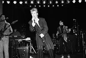 Images Dated 21st March 1987: British pop singer David Bowie performing on stage. 21st March 1987