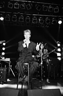 Images Dated 21st March 1987: British pop singer David Bowie performing on stage. 21st March 1987