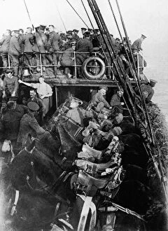 Images Dated 13th September 2012: British troops crossing the Channel aboard a troopship during World War One