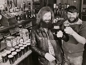 Images Dated 17th June 1977: Brothers Donald and Irving Boyes in training for a marathon pub crawl