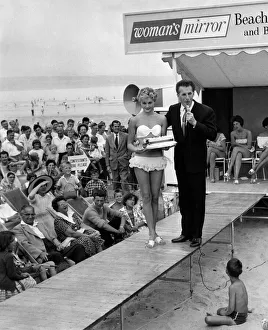 Bruce Forsyth 11/2 leads the audience in singing 'Happy Birthday" Bruce Forsyth 11/2 leads the audience in singing 'Happy Birthday"