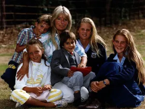 Presenters Gallery: Bruce Forsyth ex wife Anthea Redfern with her children Debbie, Jeremy, Josie