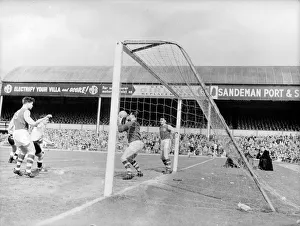 00244 Gallery: Burnley v Fulham 1962 FA Cup Semi Final Burnley keeper saves the ball from a point