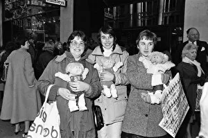 Images Dated 3rd December 1983: Cabbage Patch Dolls at Hamleys, top London toy store. Hundreds of people clamoured for