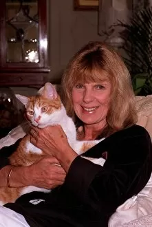 Images Dated 16th June 1989: CARLA LANE (TV WRITER) WITH HER CAT 16 / 06 / 1989