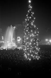 00916 Gallery: Carol singing around the Christmas Tree in Trafalgar Square, London