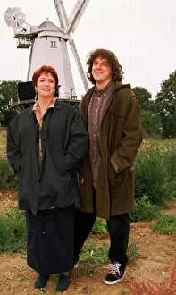 Images Dated 22nd September 1996: Caroline Quentin Actress with Alan Davies on location for the new series of Jonathan