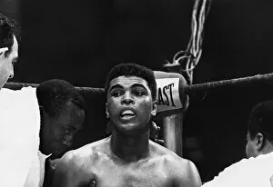 The Greatest Gallery: Cassius Clay vs. Sonny Liston (First fight). Clay weighed in at 210 lb