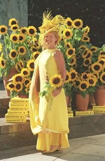 Images Dated 10th September 1999: Charlie Dimmock September 1999 gardening television presenter launched the new look