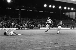 00260 Gallery: Charlton 0 v. Arsenal 2. Division One Football. November 1986 LF20-20-027