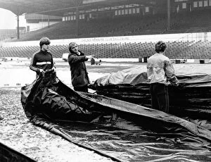 Images Dated 19th January 1985: Chelsea manager John Neal with his ground staff at Stamford Bridge