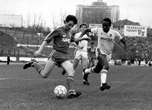 Images Dated 21st March 1987: Chelsea v. West Ham Pat Nevin shoots as Parris of West Ham challenges