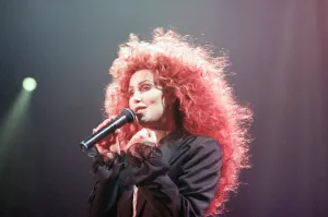 Mirror/1400to1499 01404/cher american singer love hurts tour Mirror/1400to1499 01404/cher american singer love hurts tour
