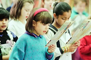 Images Dated 9th December 1992: Children from Abingdon Junior School caused quite a stir when they sang Christmas Carols