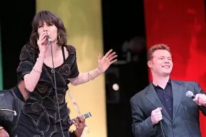 Images Dated 11th June 1988: Chrissie Hynde at Nelson Mandela Concert June 1988 performing with Ali Campbell