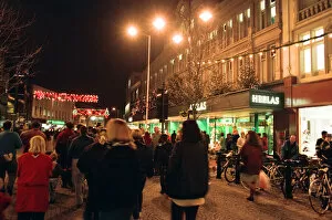Images Dated 24th November 1994: Christmas light switch on at Broad Street Mall, Reading. 24th November 1994