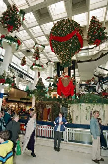 Images Dated 14th November 1998: Christmas lights being switched on, Broad Street Mall, Reading. 14th November 1998
