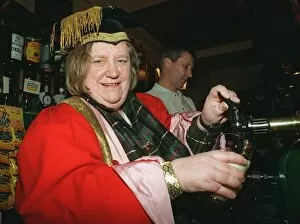 Images Dated 3rd March 1999: Clarissa Dickson-Wright pulling a glass of beer March 1999