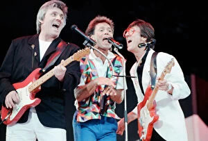 Images Dated 16th June 1989: Cliff Richard and Hank Marvin - From A Distance - The Event